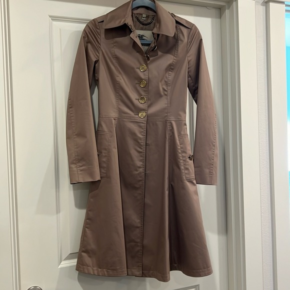 Burberry tan trench coat - Picture 1 of 7
